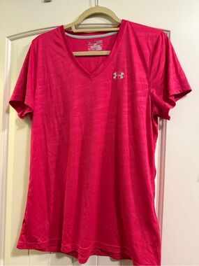 Under Armour Hot Pink V-Neck Short Sleeve Performance Tee